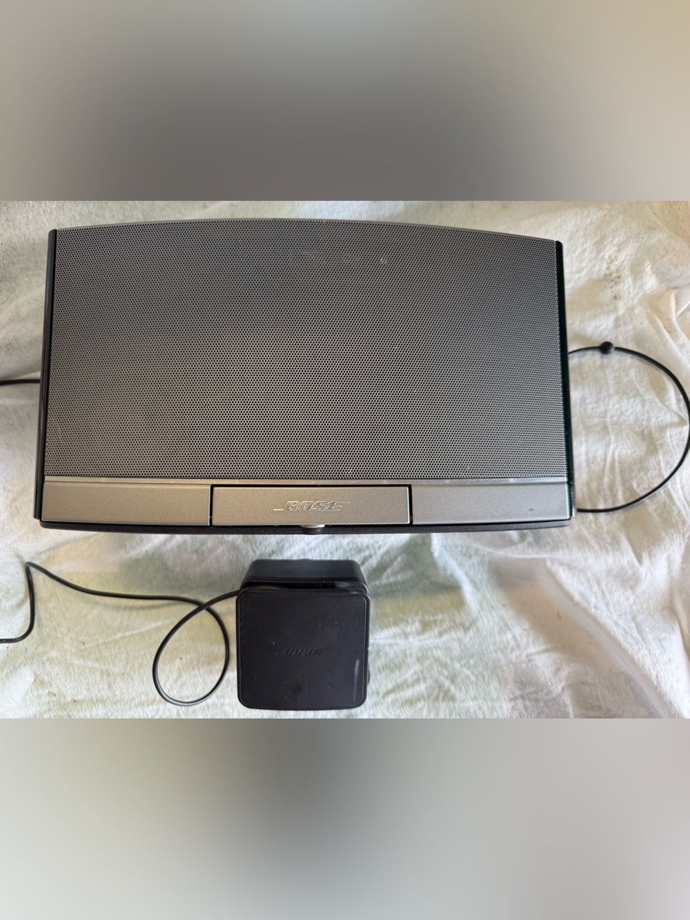 Bose Portable Sounddock with remote -needs 30pin adapter, pictured not included.